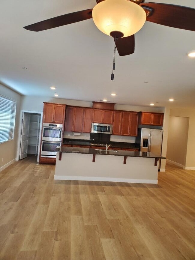 large walk in kitchen pantry - 31543 Mojave Rose Ct