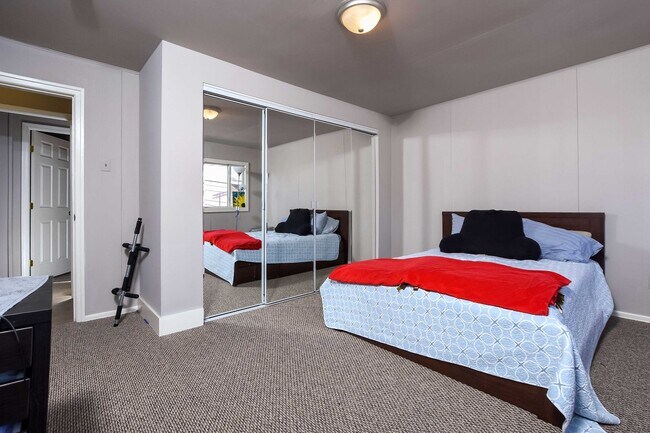 Building Photo - 4 bedroom in South Side