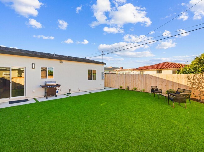 Building Photo - 436 Date Ave