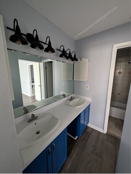 Building Photo - 5568 La Moya Ave