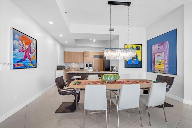 Building Photo - 15811 Collins Ave