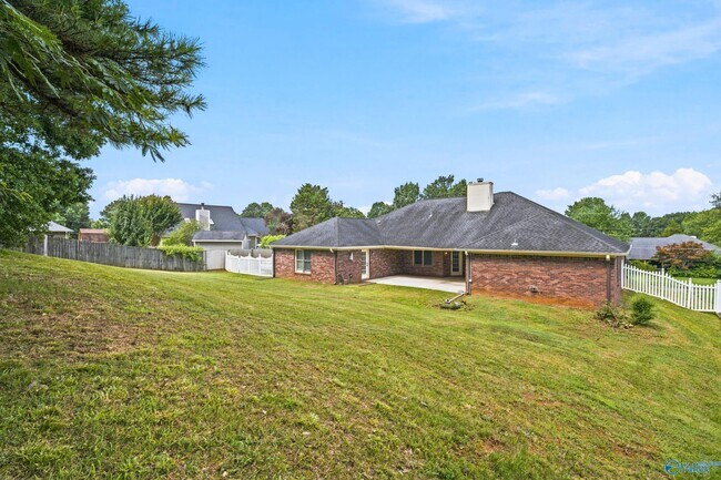 Building Photo - 135 Castleton Dr