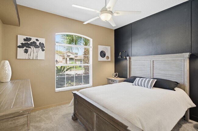 Building Photo - 1020 W Rollingwood Ct