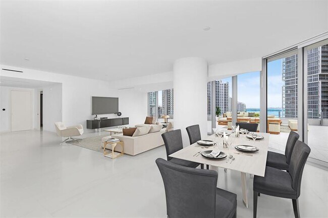 Building Photo - 300 Biscayne Blvd Way