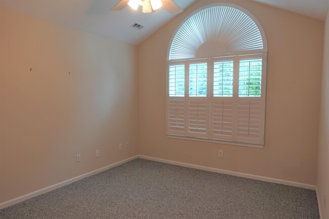 Building Photo - 303 Heritage Club Dr