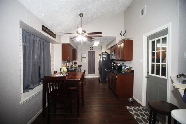 Building Photo - 22619 Braken Carter Ln