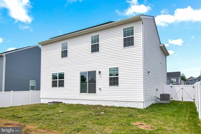 Building Photo - 3148 White Tail Dr