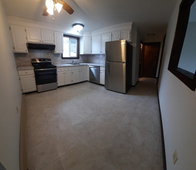 Building Photo - 5 Royal Dane Dr