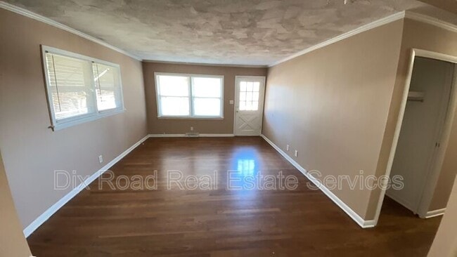 Building Photo - 921 Millikin St