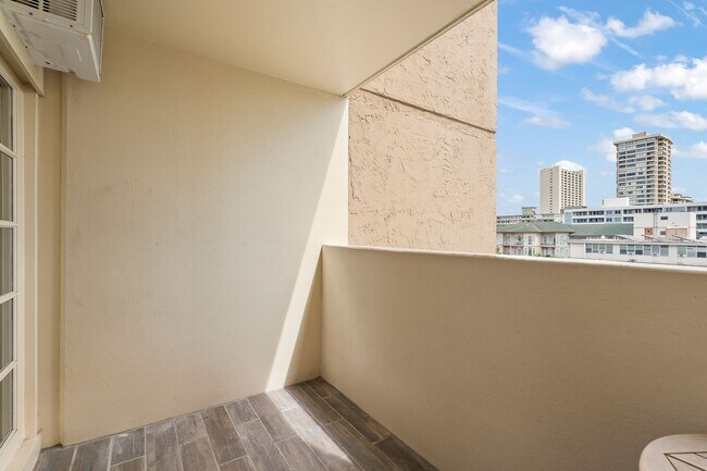 Building Photo - 2092 Kuhio Ave #906
