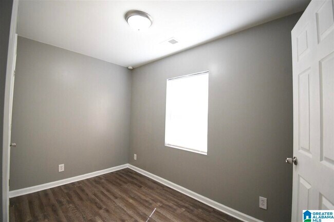 Building Photo - 609 Annie Laura Dr