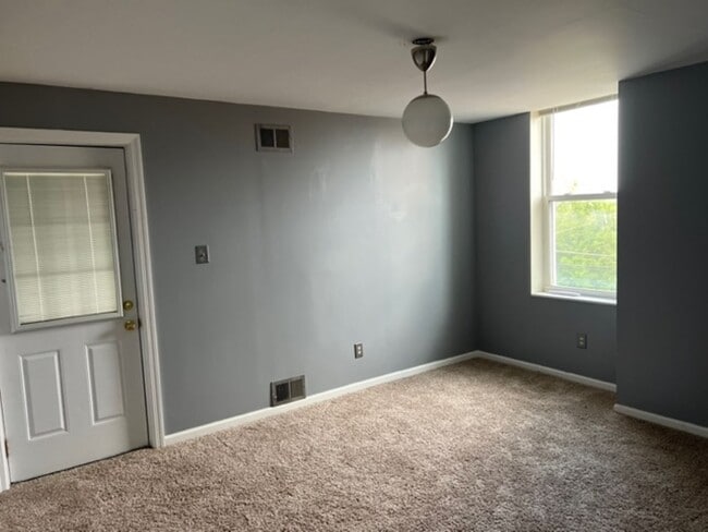 Building Photo - Spacious home 4 bedroom 2 1/2 bath Pittsburgh PA 15201