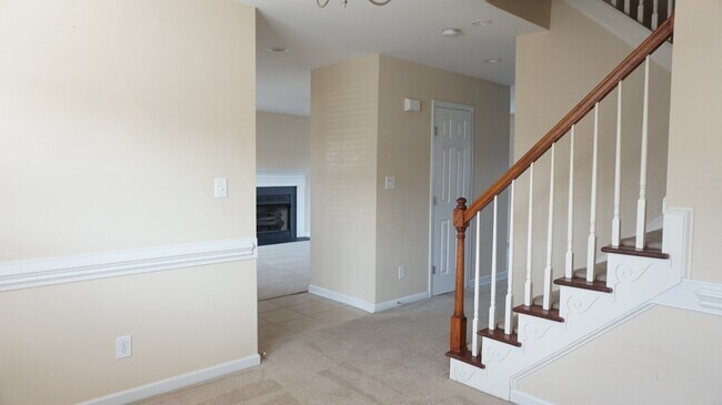 Building Photo - 197 Bennington Dr