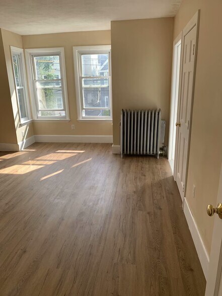 Building Photo - 51 Beacon St