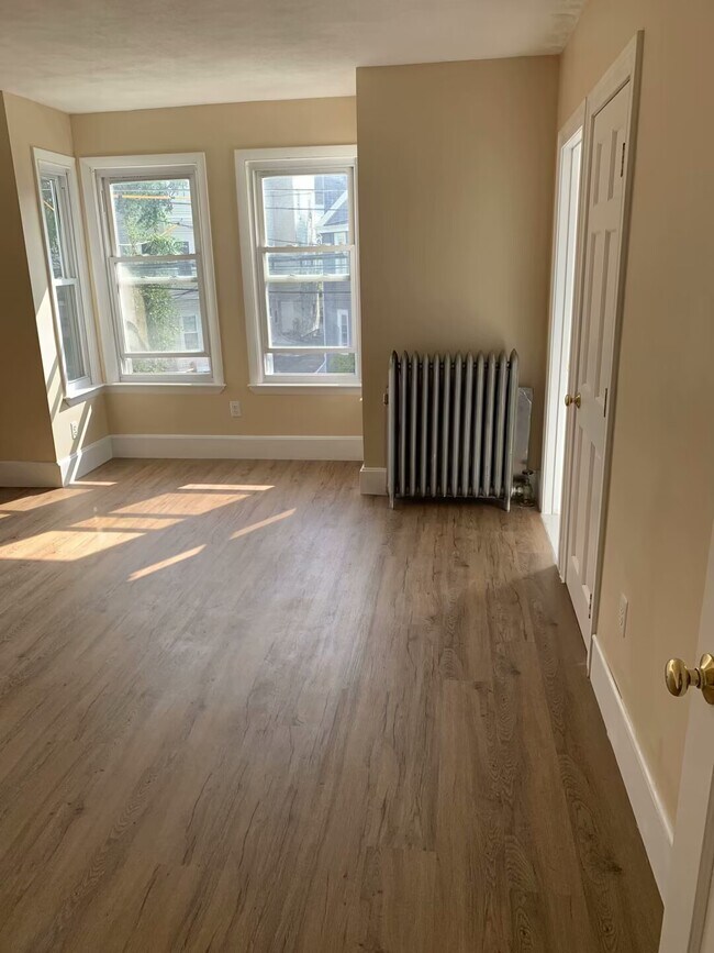 Building Photo - 51 Beacon St