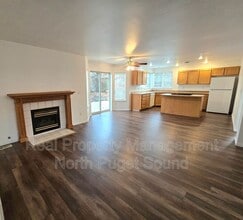 Building Photo - 5231 69th Dr NE