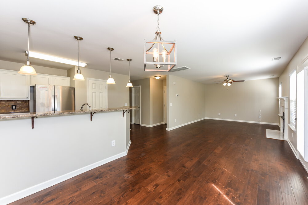 Building Photo - 900 Bluebird Ct