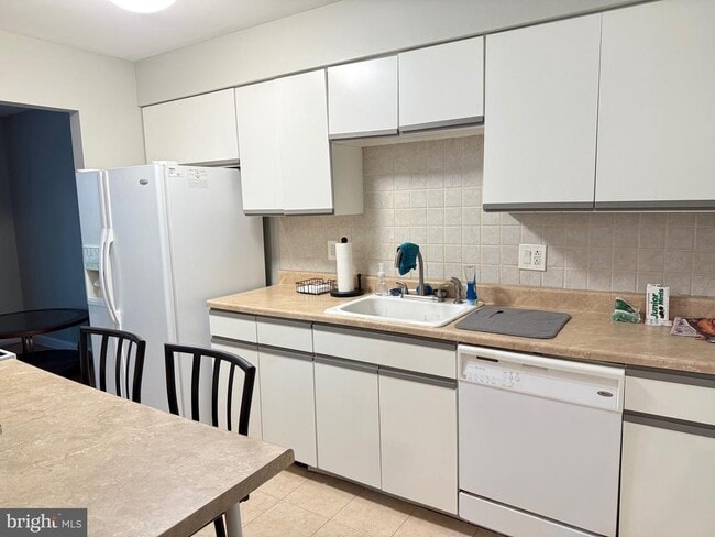 Building Photo - 304B Cypress Point Cir