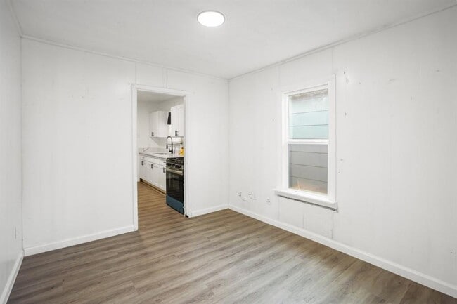 Building Photo - 3001 Amboy St