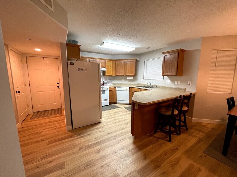 Kitchen furnished with cookware and flatware - 139 W Suncrest Ln