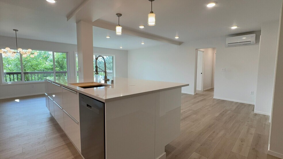 Building Photo - 504 S Coeur d'Alene St