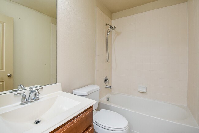 Building Photo - 2106 Harmon Crest Ct