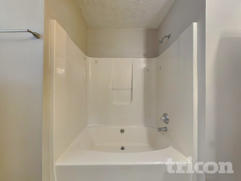 Building Photo - 38 Ann Cir