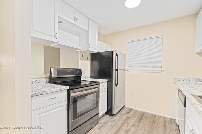 Building Photo - 225 S Tropical Trail
