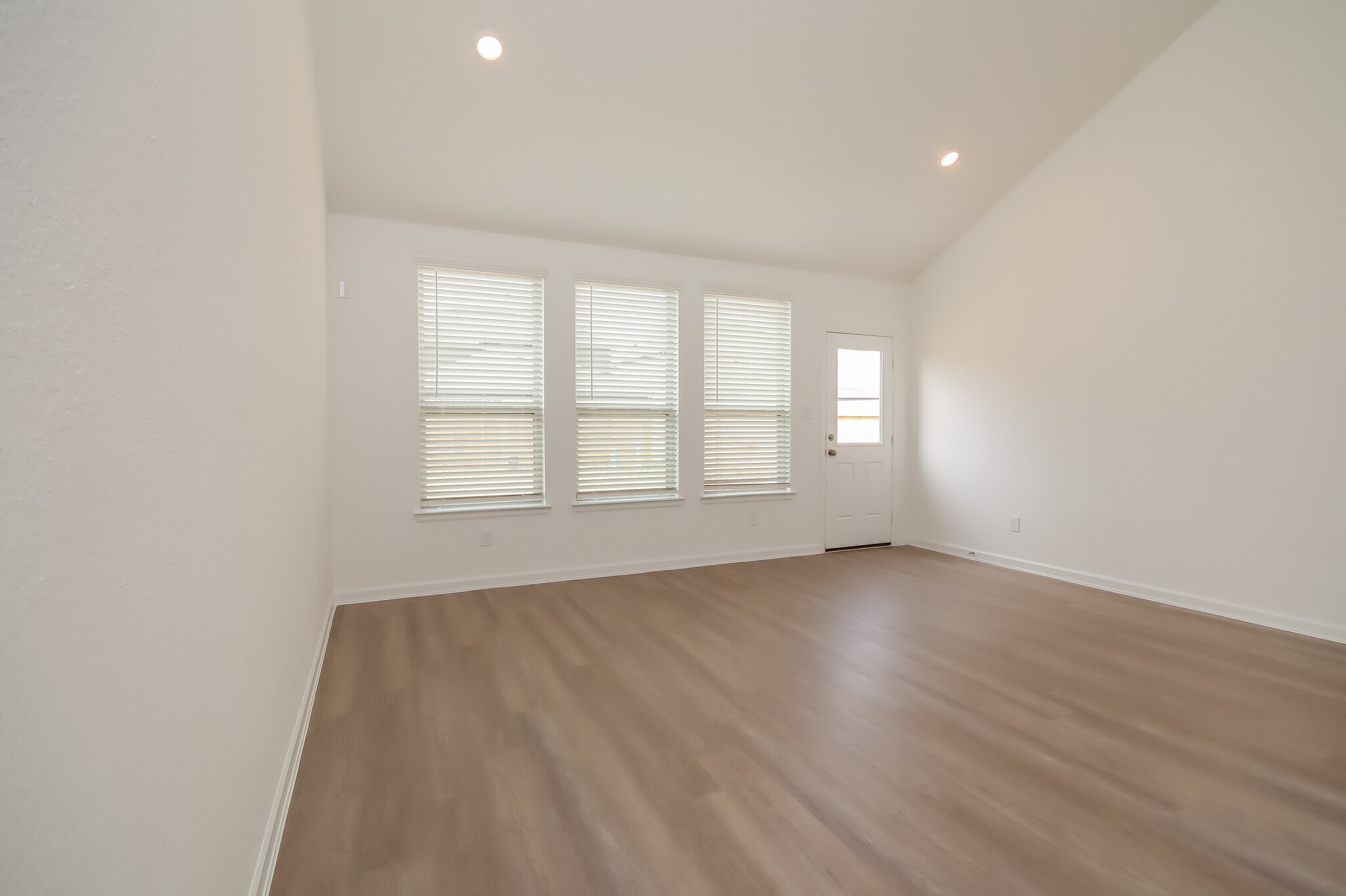 Building Photo - 5438 Tourmaline Wy