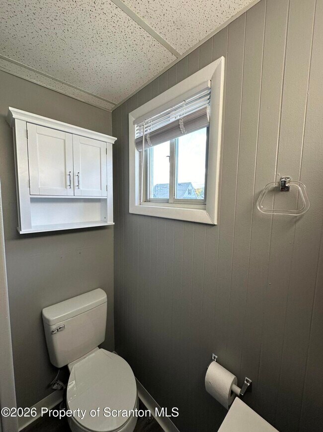 Building Photo - 148 Monroe St