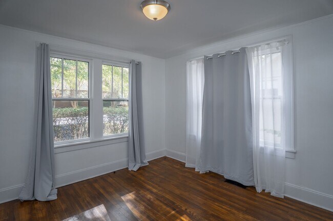 Building Photo - Updated Heights Home with 3 Bedrooms