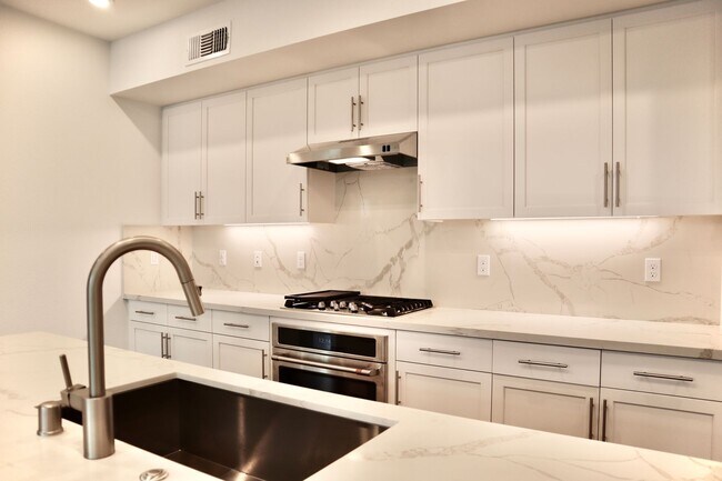 Building Photo - Modern 3-Bed Condo Near Warm Springs/South Fremont BART Station