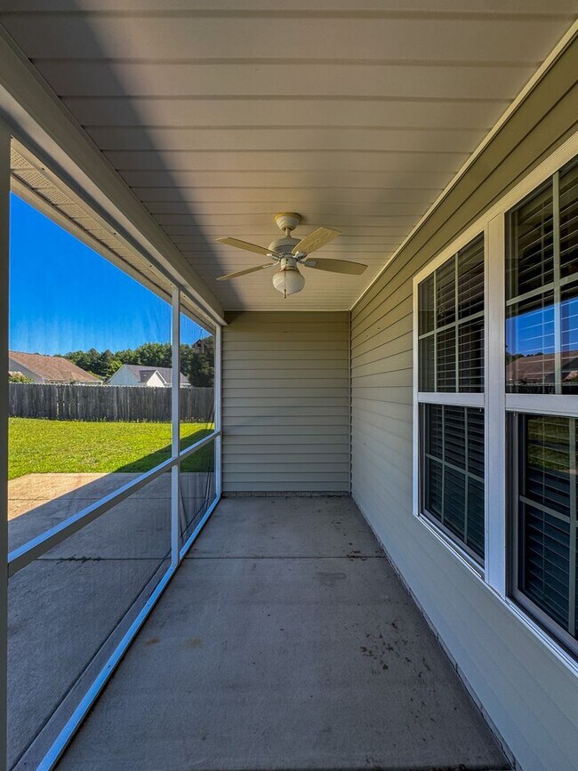 Building Photo - Lovely 4 Bed 2 Bath Home in West Gate