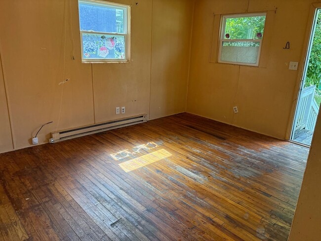 Building Photo - HIGH POINT - 2 BDRM/1 BATH