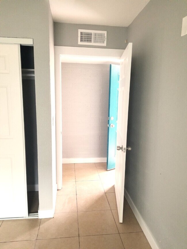 Building Photo - AWESOME 1 BEDROOM AND 1 BATHROOM FOR LEASE