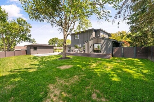 Building Photo - 2777 Donna Dr