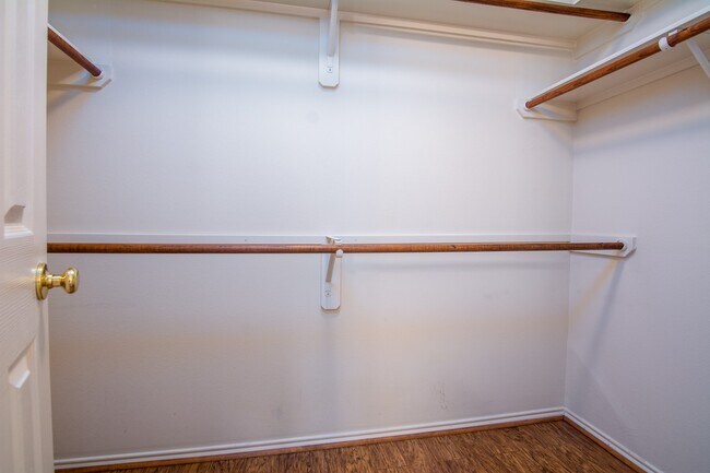 Building Photo - 127 N Villa Oaks Dr