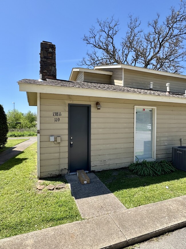 Primary Photo - 13811 Turnberry Ln