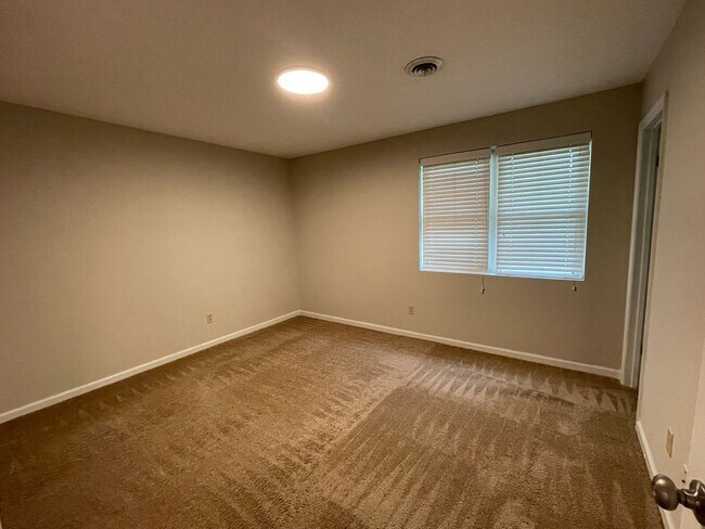 Building Photo - 118 Hollingsworth Dr