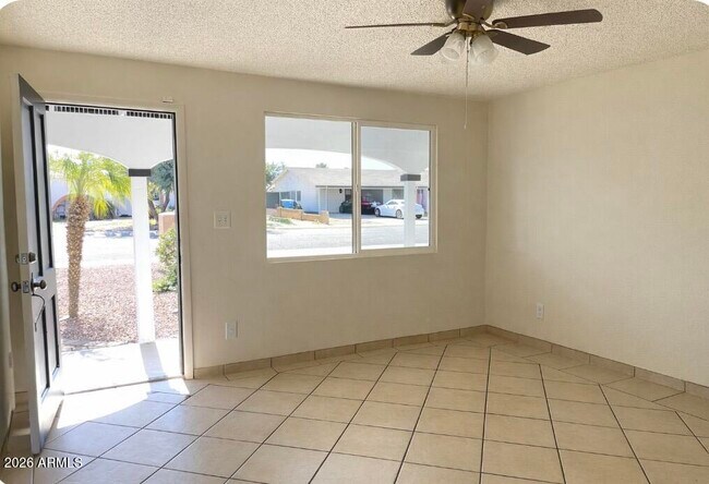 Building Photo - 2022 W Eugie Ave