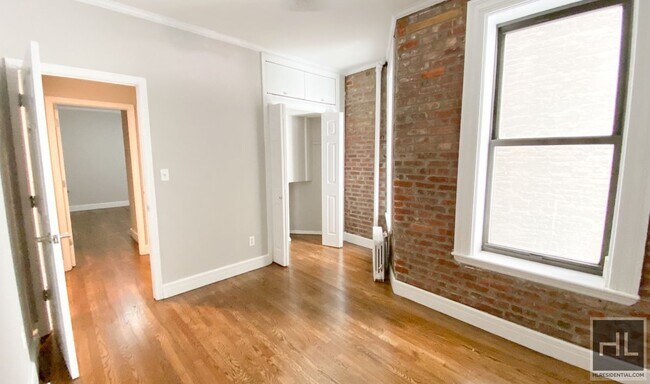 Building Photo - RENOVATED 3 BED IN GRAMERCY!
