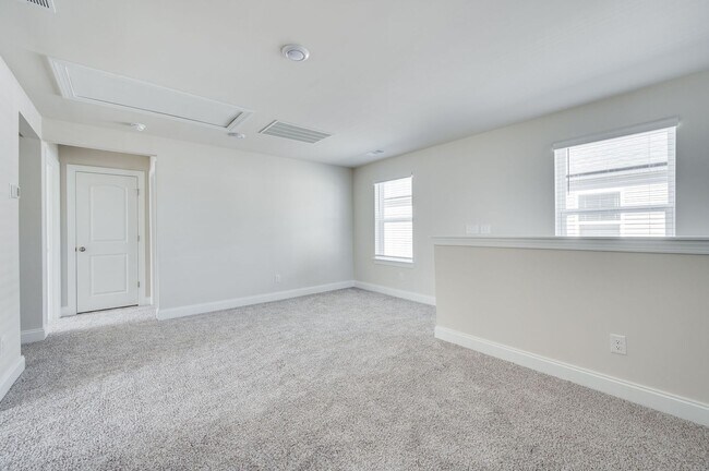 Building Photo - Awesome energy-efficient 4BE/2.5BA home in the Skyridge neighborhood!