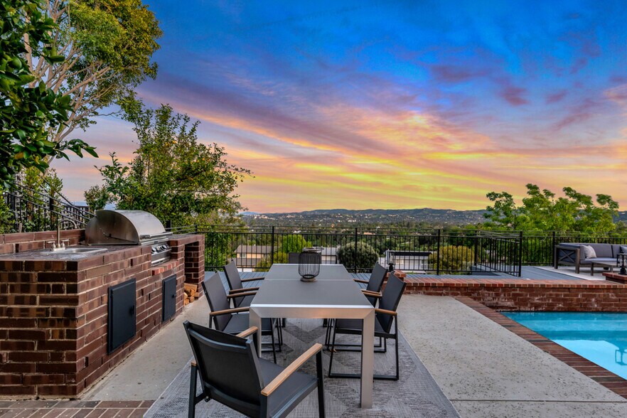 Building Photo - 5952 Woodland View Dr