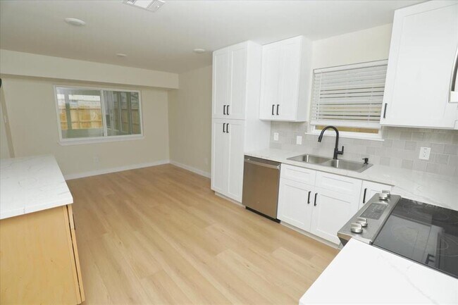 Building Photo - 5203 Mossgrey Ln