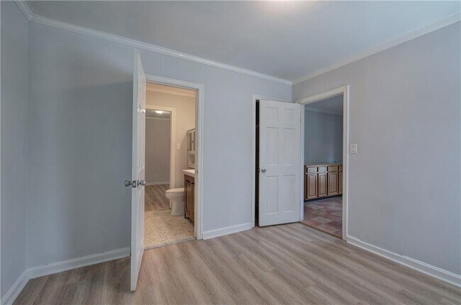 Building Photo - 447 Floyd St SE