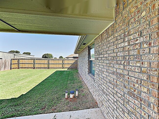 Building Photo - 4704 River Mesa Dr