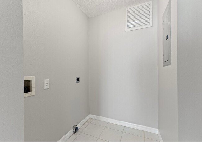 Building Photo - 1662 Seascape Cir