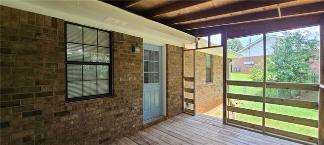 Building Photo - 8460 Pineland Dr