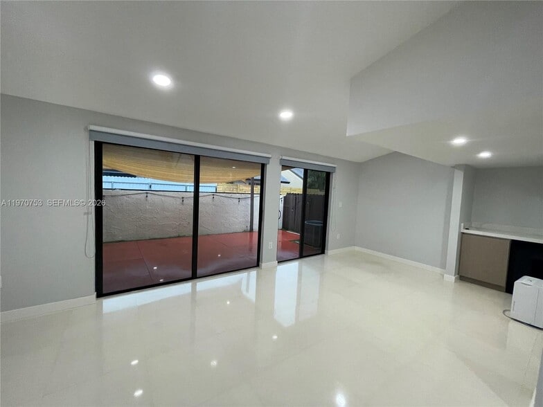 Building Photo - 7021 SW 105th Ct