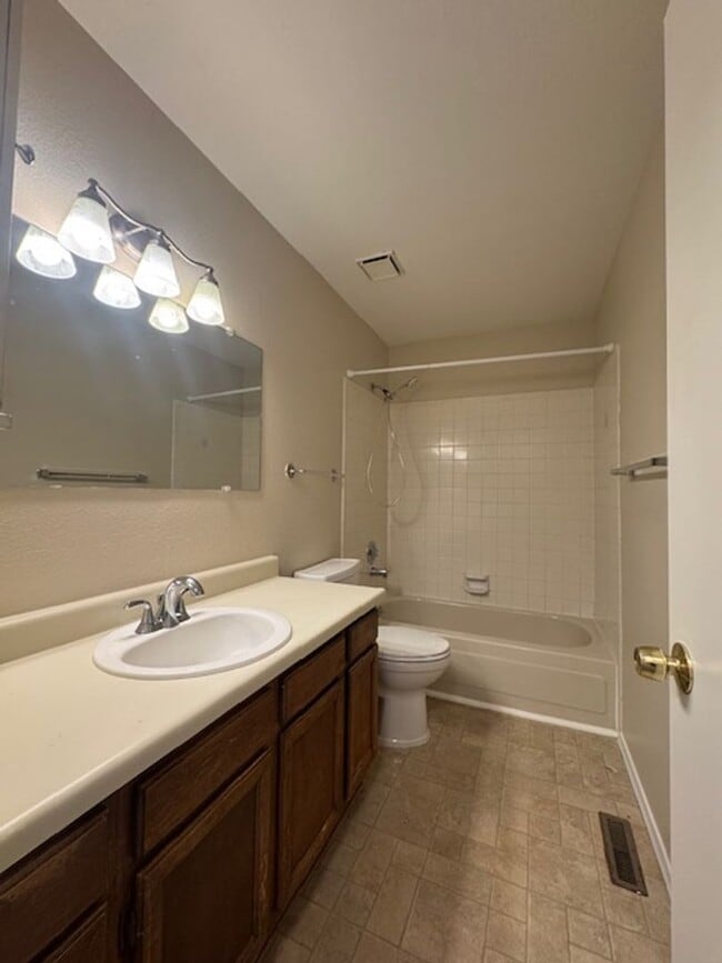Building Photo - 4-Bedroom Home with 2-Car Garage close to ...